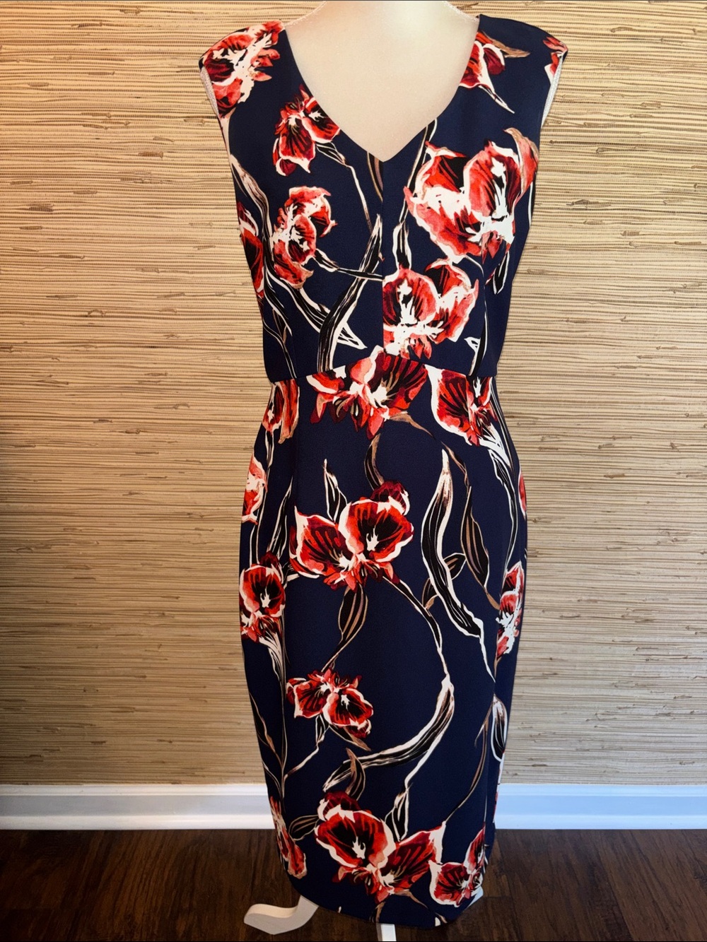 Ivanka Trump Sleeveless Navy Floral Sheath Dress with Red Blooms size 10 EUC!